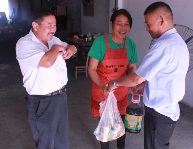 安邦电气股份开展“迎中秋送月饼”活动 温暖员工思乡情(图1) 安邦电气股份开展“迎中秋送月饼”活动 温暖员工思乡情(图1)