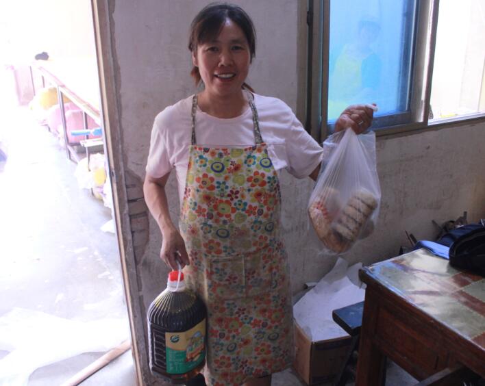 安邦电气股份开展“迎中秋送月饼”活动 温暖员工思乡情(图3) 安邦电气股份开展“迎中秋送月饼”活动 温暖员工思乡情(图3)