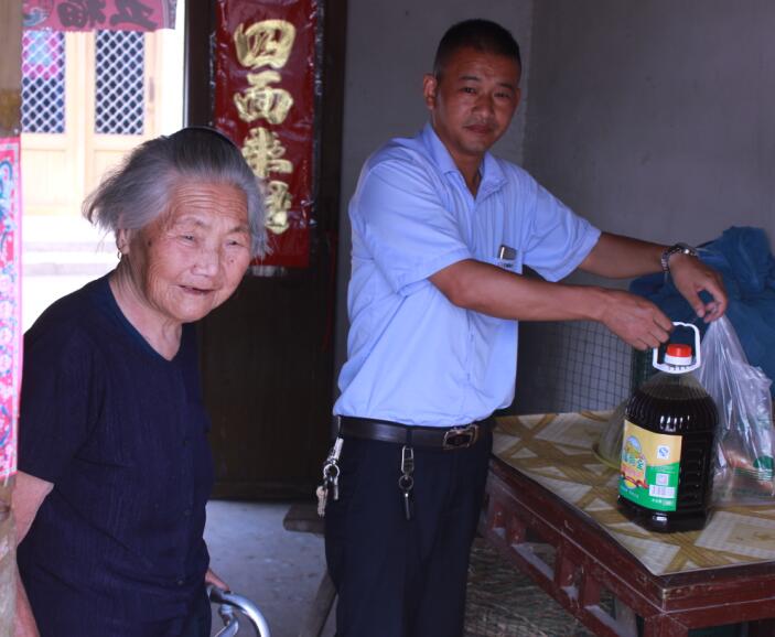 安邦电气股份开展“迎中秋送月饼”活动 温暖员工思乡情(图2) 安邦电气股份开展“迎中秋送月饼”活动 温暖员工思乡情(图2)
