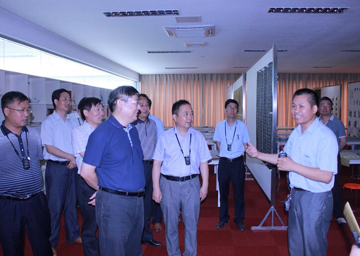 市长朱大纲等几大班子领导 莅临我公司参观指导工作(图1) 市长朱大纲等几大班子领导 莅临我公司参观指导工作(图1)